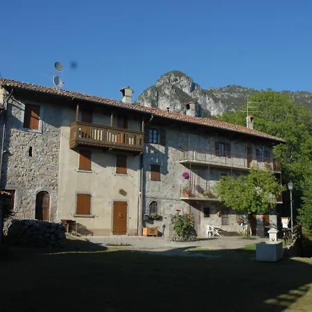 Alojamento de Acomodação e Pequeno-almoço Castello Regina 4*